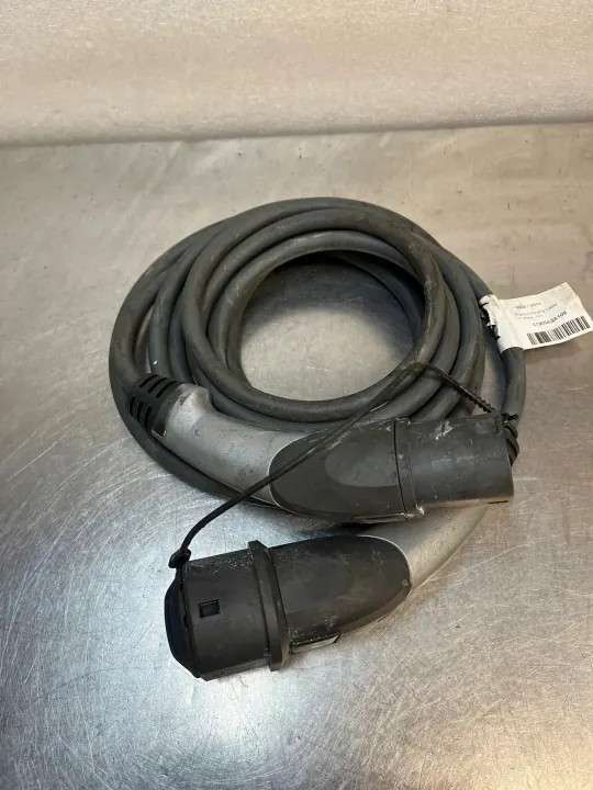 BMW 3 G20 G21 Latauskaapeli Pistoke OEM 61905A2A109 image 2