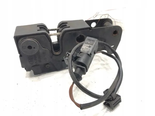 Framhuvudslås Audi A4 B8 Sedan 8T0823509 07-15 image 2