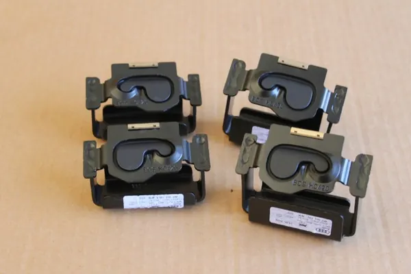 Audi e-tron 55 fästbracket OEM 4KE861735/736 image 2