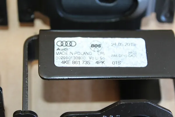 Audi e-tron 55 fästbracket OEM 4KE861735/736 image 3