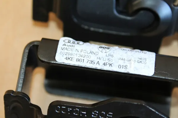 Audi e-tron 55 fästbracket OEM 4KE861735/736 image 5
