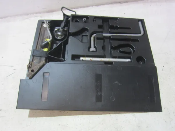 BMW Z3 E36 työkalusarja OEM 71111093840 - Käytetty image 5