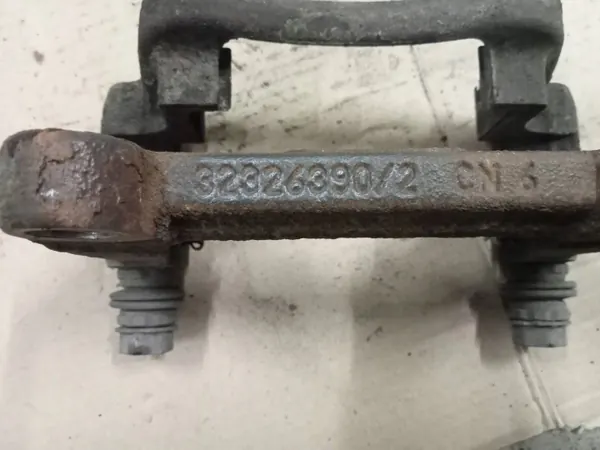 OEM 32326390 Achter klembeugel voor VW Transporter image 3