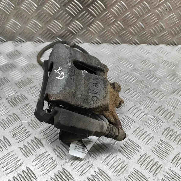 Oikea etujarrusatula Audi Q3 8V0615124D image 2