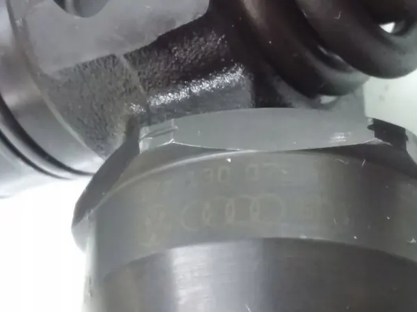 Iniettore carburante Volkswagen Touareg I 2003 OEM 07Z130073H image 3