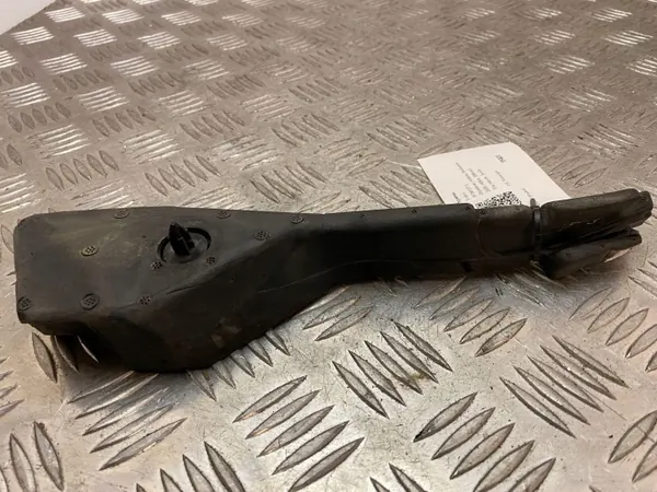 Volvo XC60 II vasen lokasuojus OEM 31425389 image 3