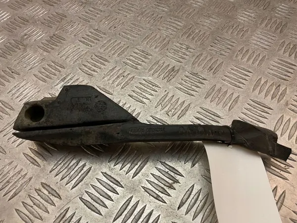 Volvo XC60 II vasen lokasuojus OEM 31425389 image 4