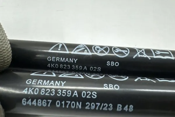 Actuador de capó derecho AUDI 4K0823359A image 3