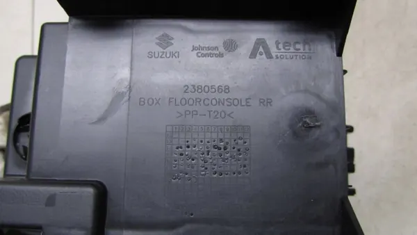 Suzuki OE Käsinojapeite OEM GIS61448 Vitara III:lle image 5