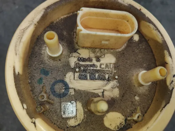 Brandstofpomp SKODA RAPID 1.4TDI 6R0919050AC image 2