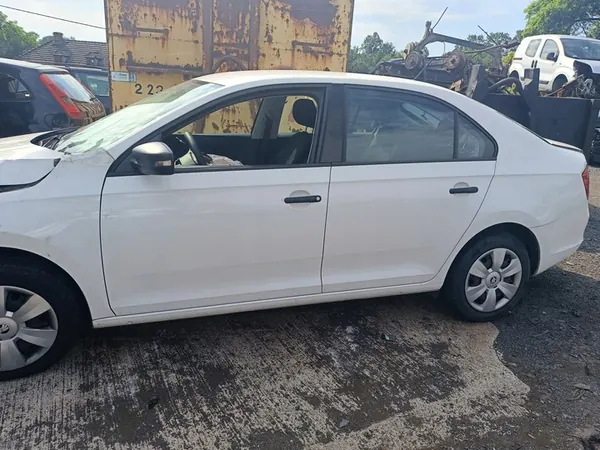 Brandstofpomp SKODA RAPID 1.4TDI 6R0919050AC image 5