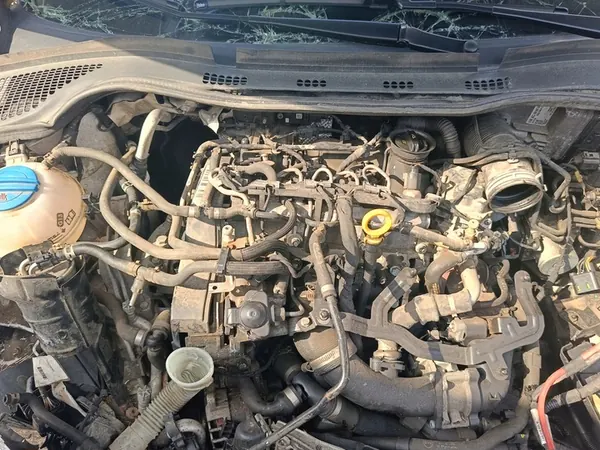 Brandstofpomp SKODA RAPID 1.4TDI 6R0919050AC image 8