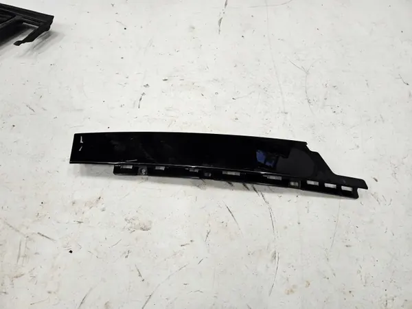 Renault Captur II Vänster Framdörrlist OEM 802850162r image 2