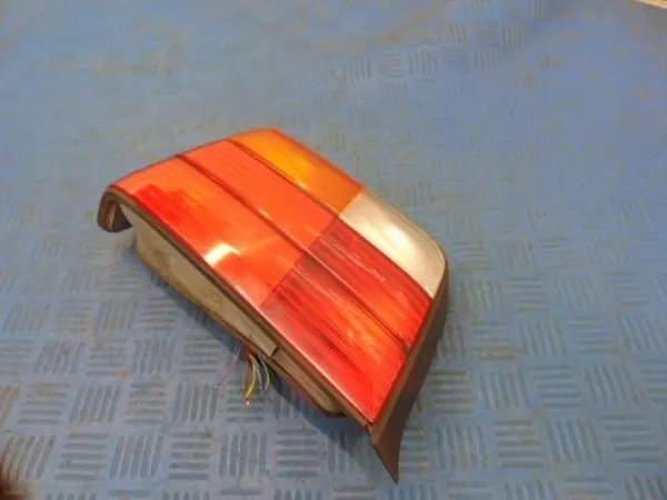 BMW E36 Sedan Vänster Bakljus 1387045 image 2