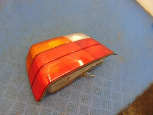 BMW E36 Sedan Vänster Bakljus 1387045 image 3