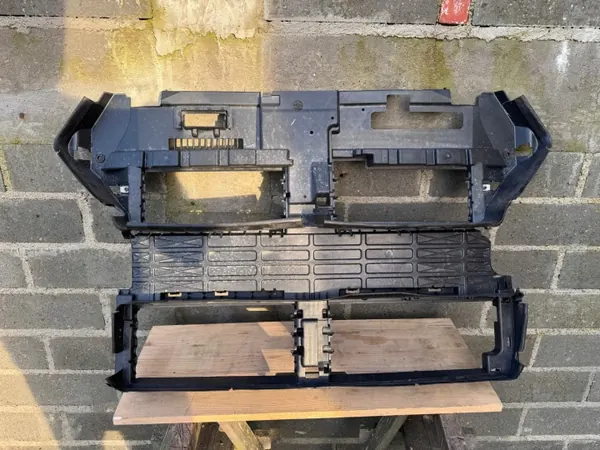 Ford Edge MK2 framgrill OEM GT4B8475A image 2