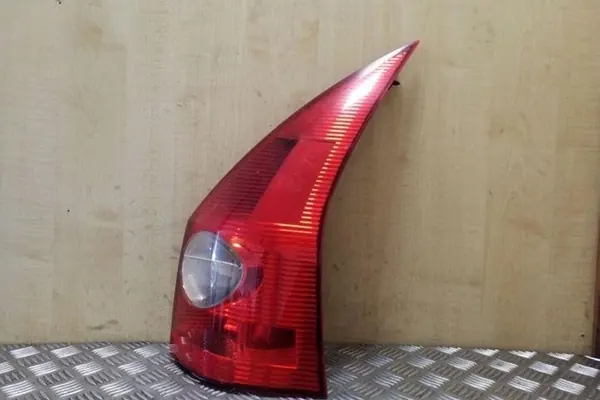 Lámpara trasera derecha RENAULT MEGANE II ESTATE 8200142683 image 4