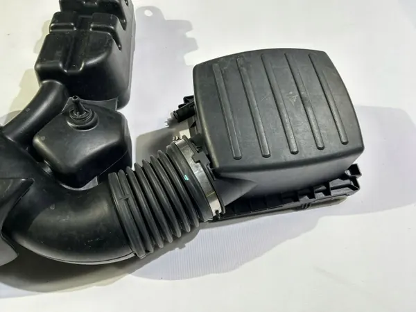 Dodge OE Luftfiltergehäuse & Resonatorrohr 3.6L image 8