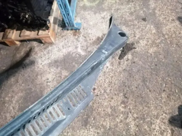 VW TOURAN (1T3) etupyyhinvarsi OEM 1T0819403 image 3