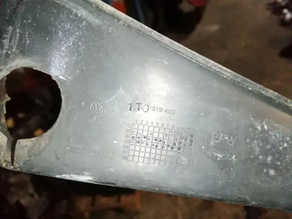 VW TOURAN (1T3) etupyyhinvarsi OEM 1T0819403 image 5
