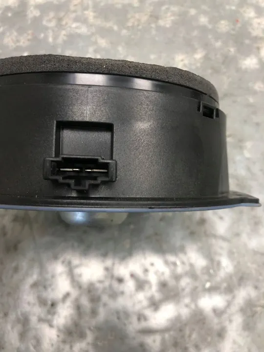 Audi Q5 takaoven kaiutin OEM 8R0035411A image 3