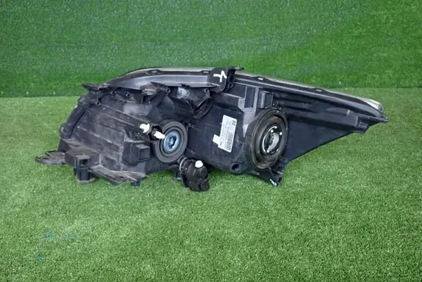 TOYOTA AURIS 06-10 faro derecho OEM 81130-02470 image 2
