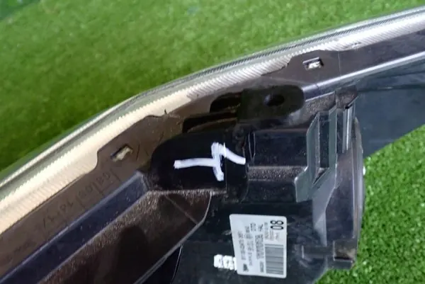 TOYOTA AURIS 06-10 faro derecho OEM 81130-02470 image 3