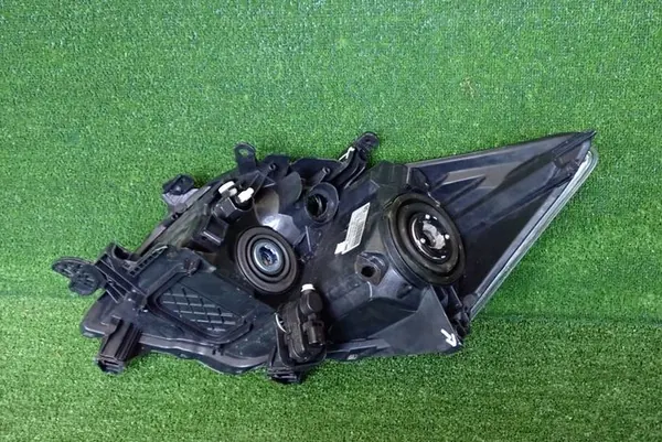 TOYOTA AURIS 06-10 faro derecho OEM 81130-02470 image 4