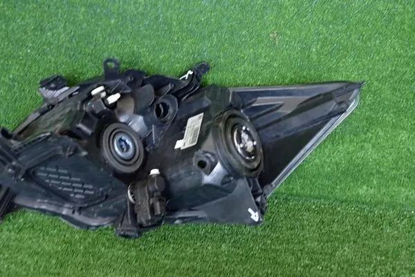 TOYOTA AURIS 06-10 faro derecho OEM 81130-02470 image 7