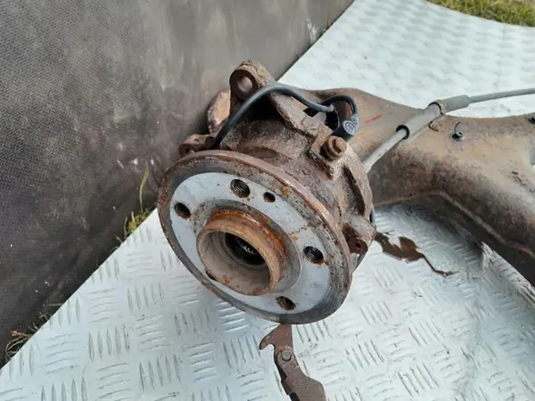 Mercedes Vito Viano W639 Achter Rechter Ophangarm OEM A6393509005-1 image 4