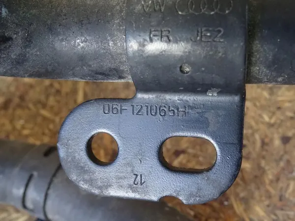 AUDI S3 8P GOLF VI R20 2.0 TSI Vesiputki 06F121065H image 2