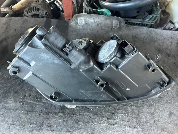 Refletor dianteiro esquerdo VW Golf VI image 9