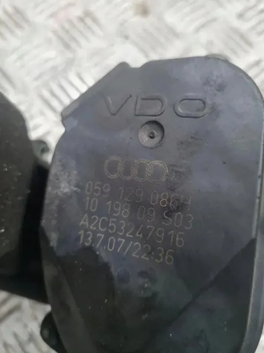 Begagnad Audi OE insugsgrenrör Z059129711AT image 4