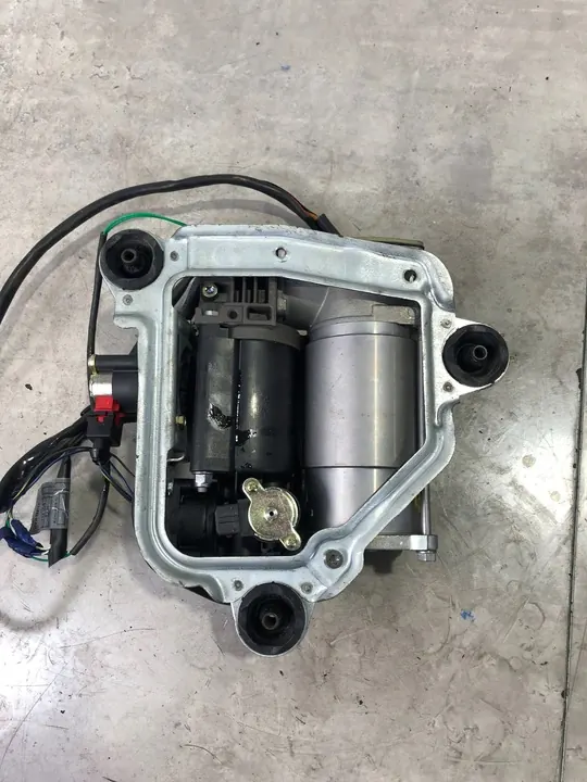 BMW X5 E53 Rear Air Suspension Compressor image 3