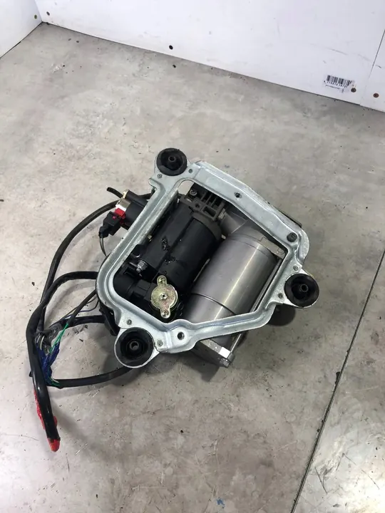 BMW X5 E53 Rear Air Suspension Compressor image 4