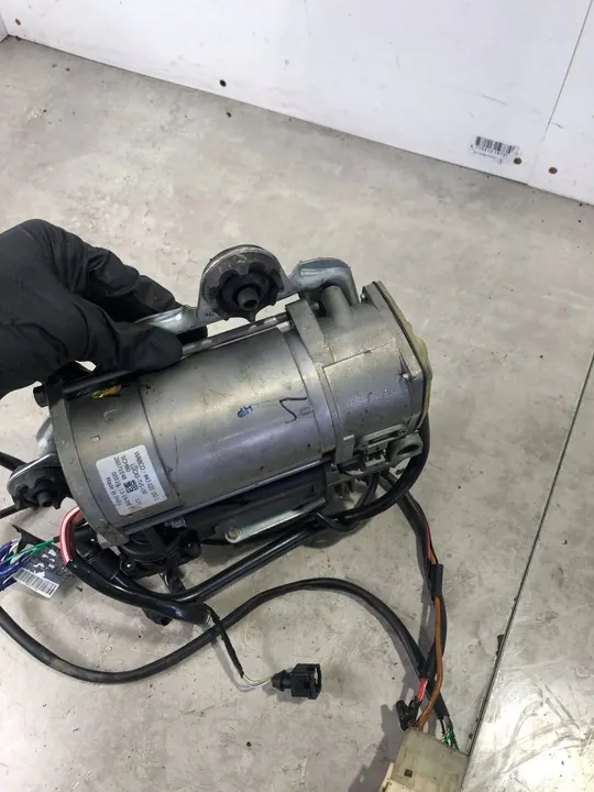 BMW X5 E53 Rear Air Suspension Compressor image 5