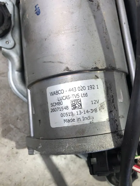 BMW X5 E53 Rear Air Suspension Compressor image 9