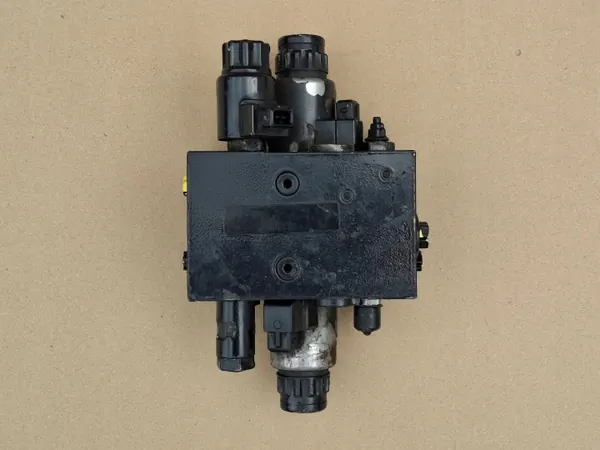 MAN Hydrauliikkaventtiili OEM 4131078 - Käytetty image 2