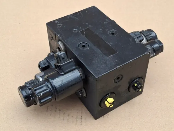 MAN Hydrauliikkaventtiili OEM 4131078 - Käytetty image 5