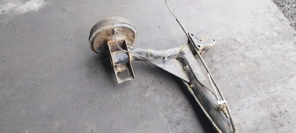 Viga de eje trasero OEM para Skoda Favorit I - Sin ABS image 3