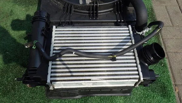 Conjunto de radiadores Renault Megane IV image 6