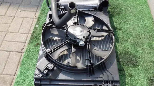 Conjunto de radiadores Renault Megane IV image 7