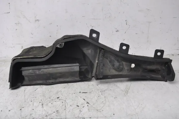 Maserati Ghibli III Interieurfilter Behuizing OEM 670003431 image 4