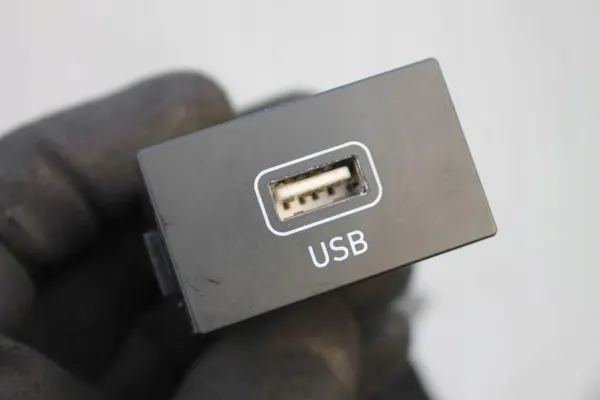 USB-portti & Kaapeli OEM USB96120G4250 Hyundai i30:lle image 4