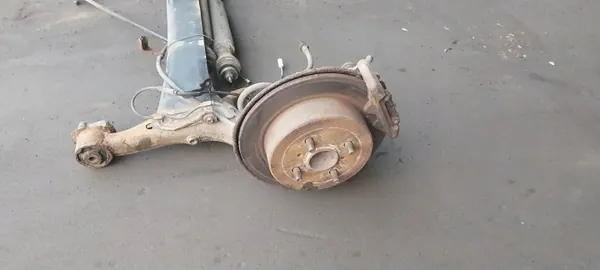 Viga do eixo traseiro OEM com discos ABS para Toyota Yaris I image 4