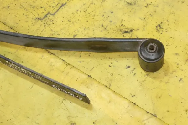 Mola de Lâmina VW Caddy III OEM 2K05151T - Usado image 5