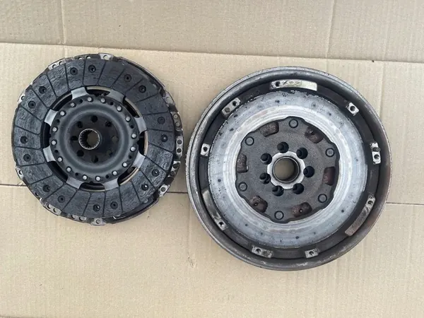 Volante de Dupla Massa + Embreagem Renault Scenic III 1.5DCI OE: 123002685R image 4