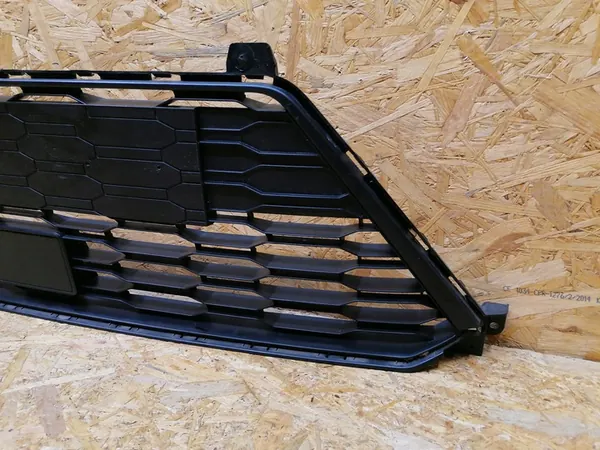 Griglia centrale paraurti anteriore SEAT Arona 6F9 2017- image 3