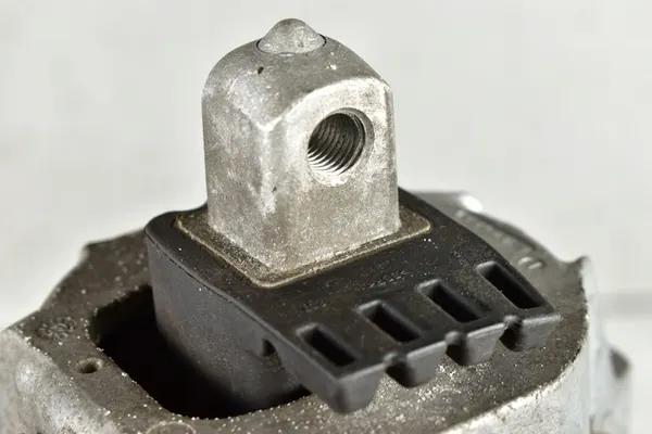 BMW G30 F90 F91 X5 G05 X6 G06 Supporto Motore Sinistro 6860457 image 3