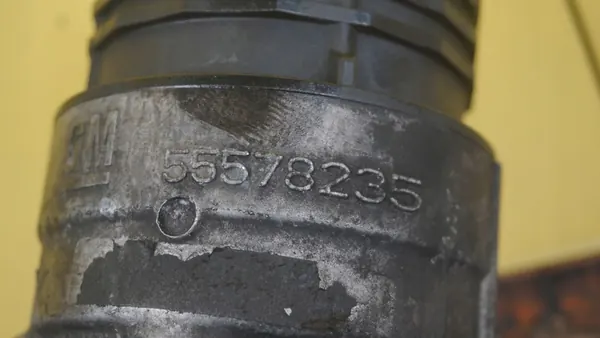 Oljefilterhus OPEL INSIGNIA 2.0 CDTI 55578235 image 4